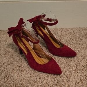 Women's Deep Red Faux Suede Heels Size 41 (US 10.5)  (Bin 11)
